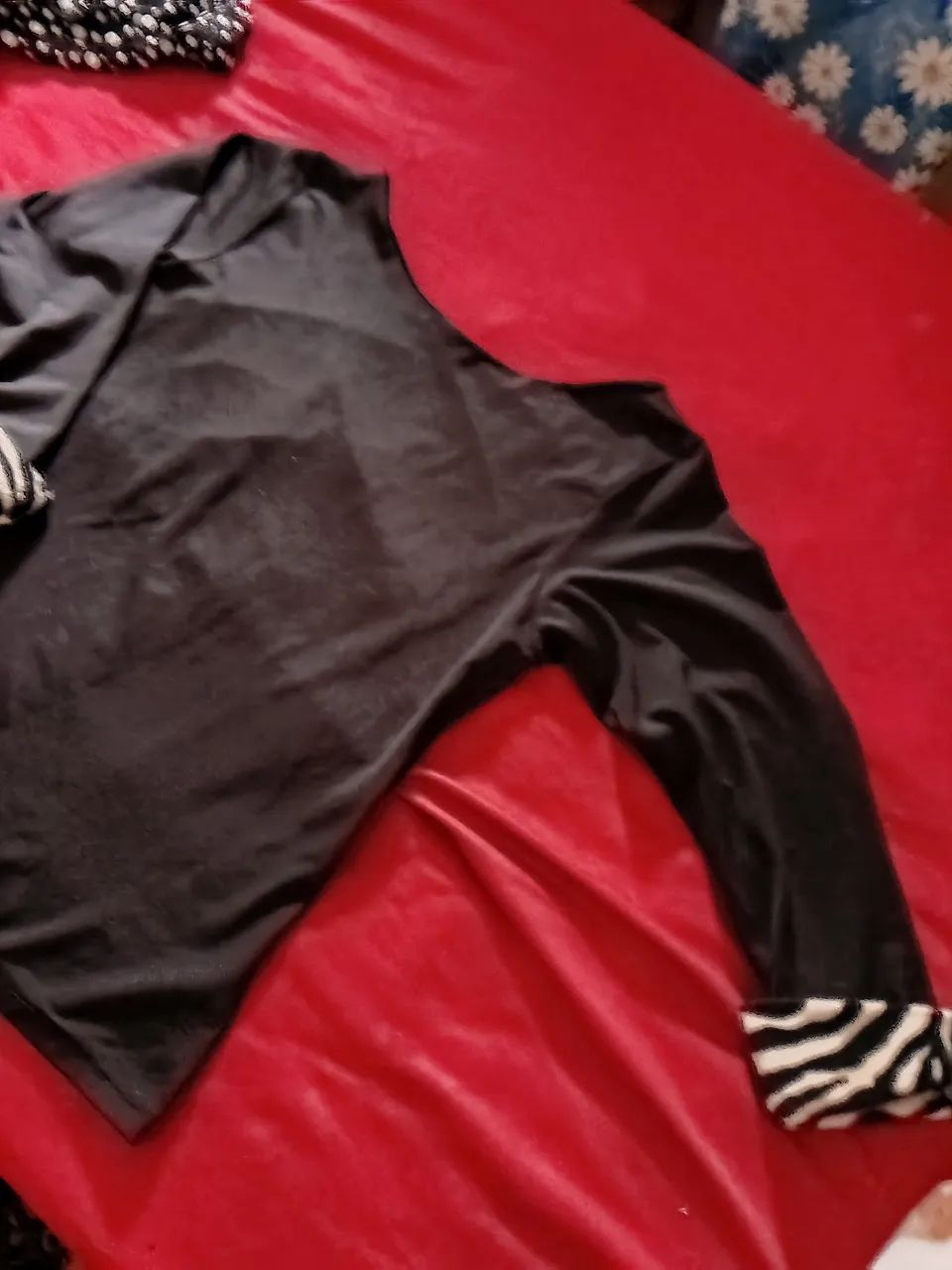 Blusa preta M com manga - Foto 3