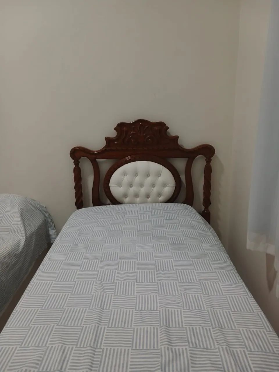 Cama de Solteiro Colonial em Madeira Maciça - Clássica e Muito Conservada - Foto 2