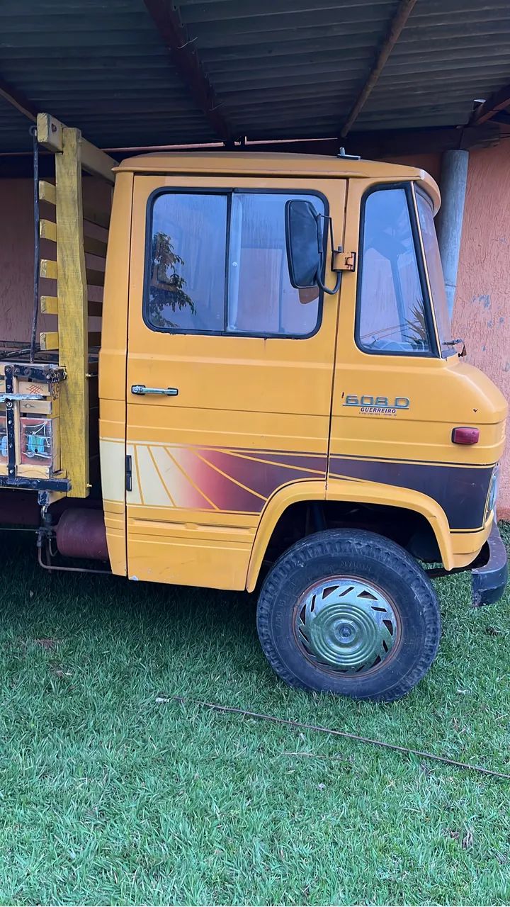 Caminhão 608D Ano 1984 - Foto 5