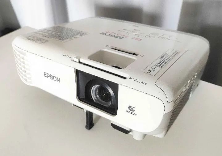 Projetor Epson modelo H842A