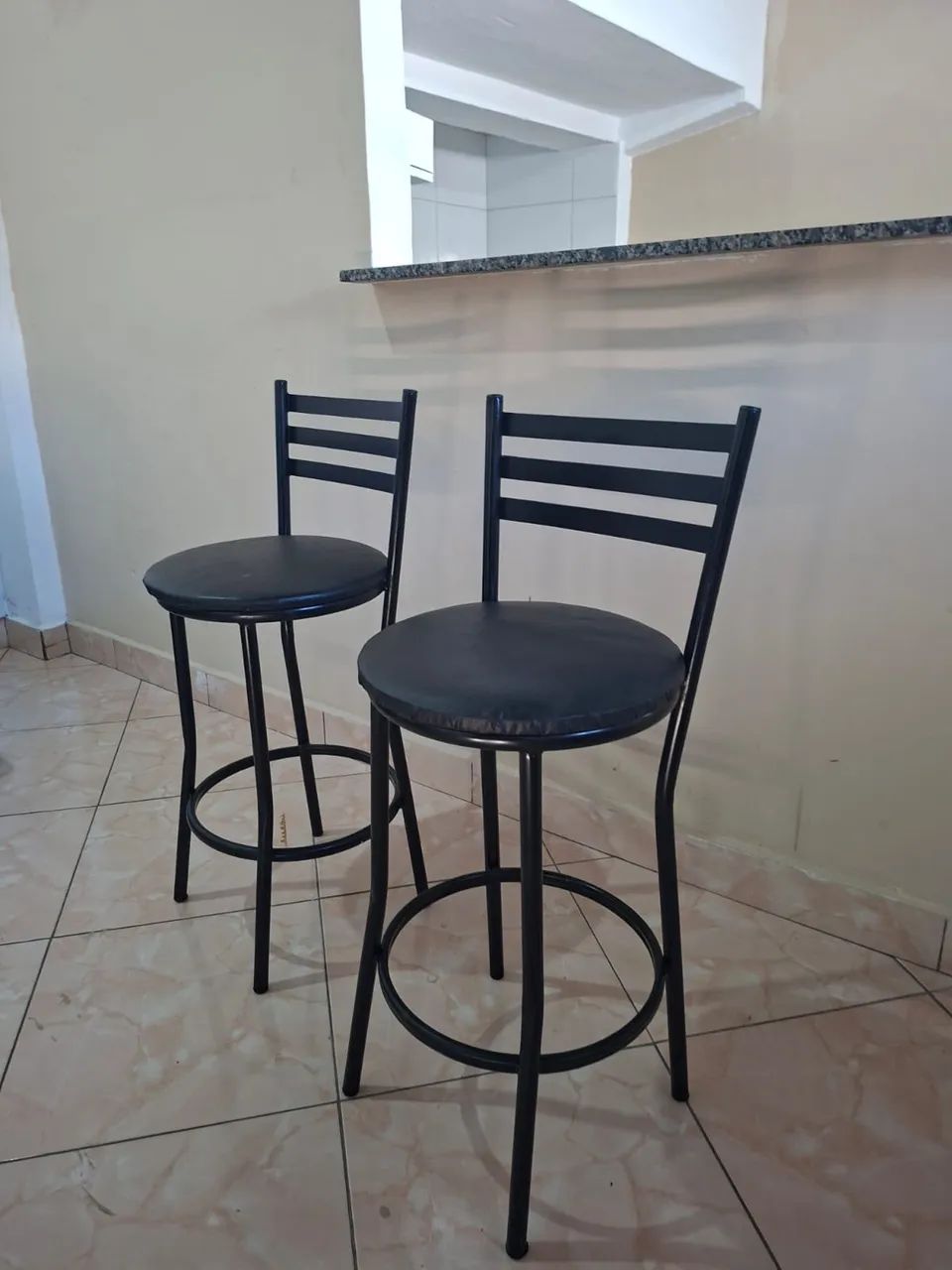 Banqueta preta alta 