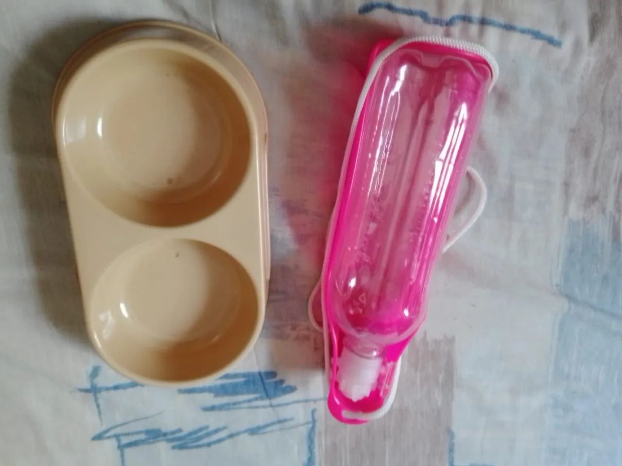 Garrafa pet e comedouro 