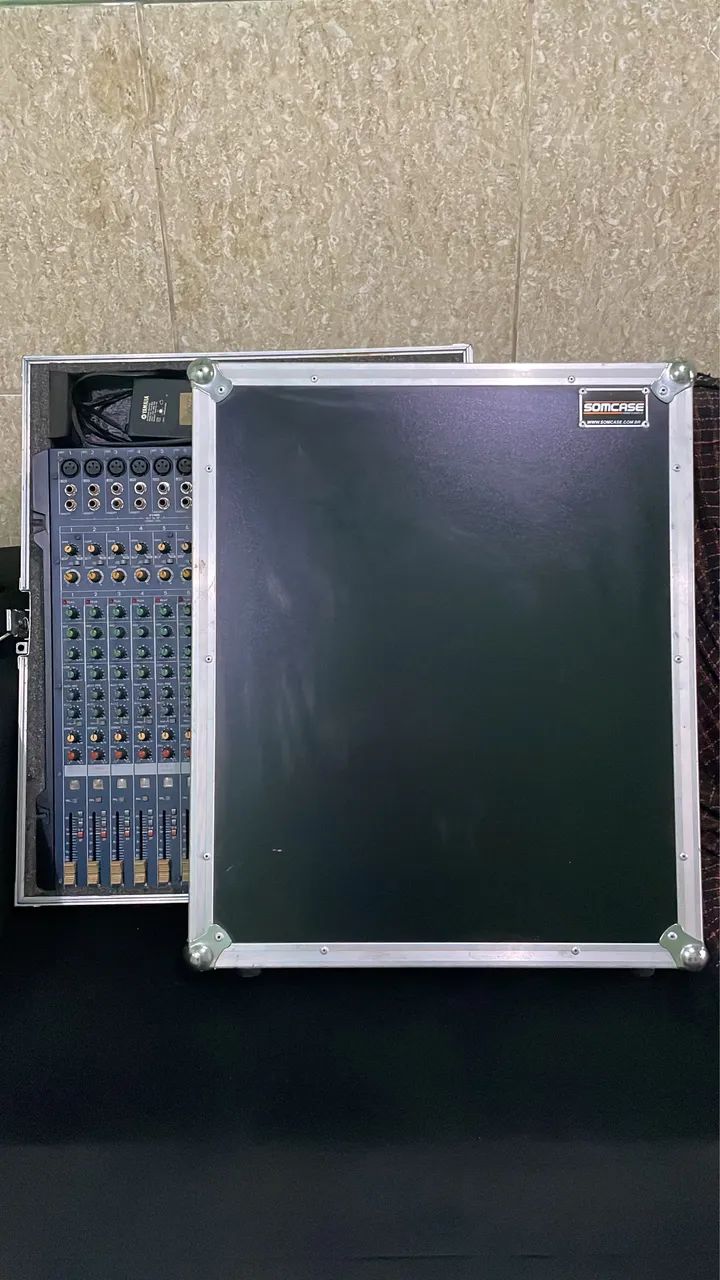 Mesa Yamaha 16 canais no Case. - Foto 3