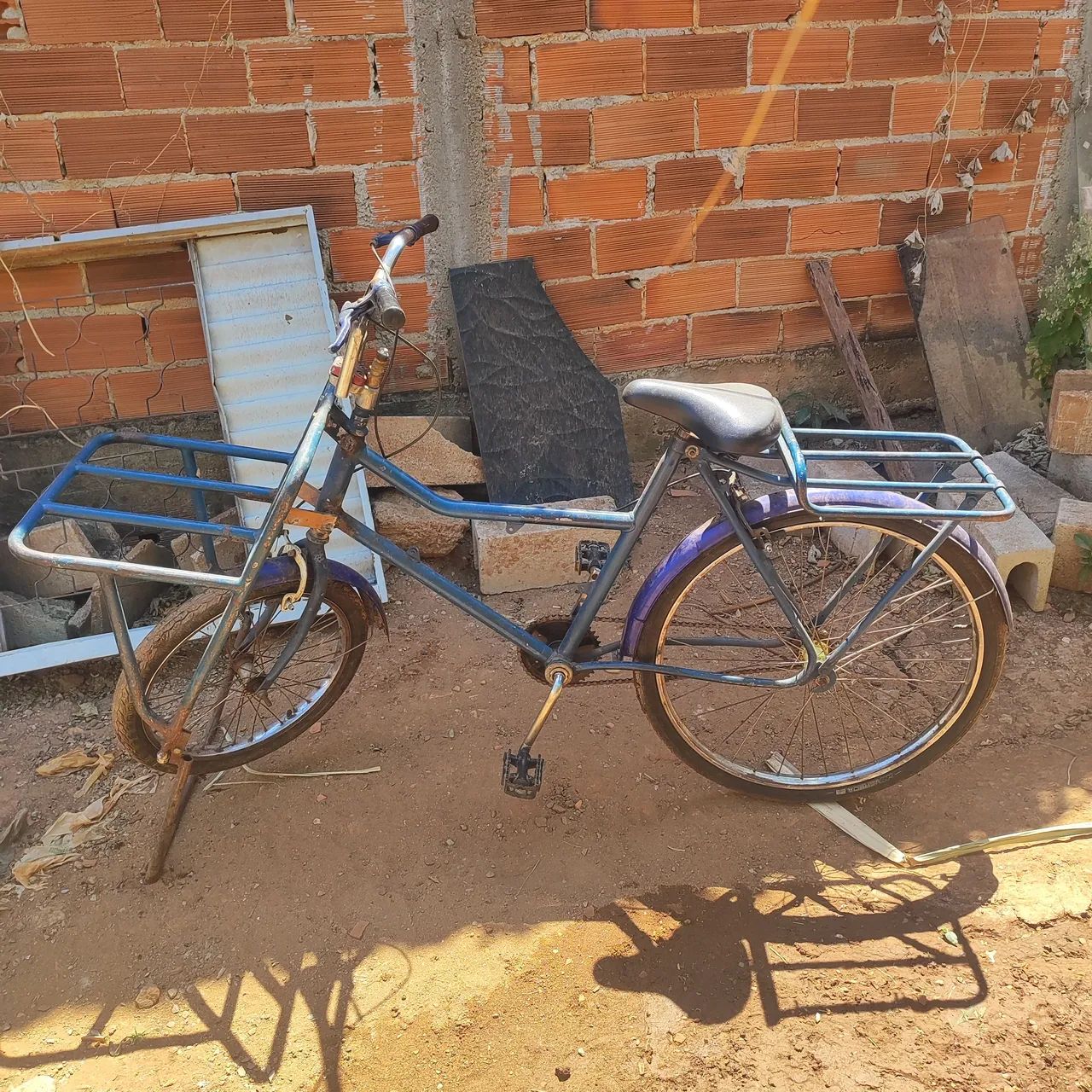Vendo bicicleta cargueira aceito troca e proposta 
