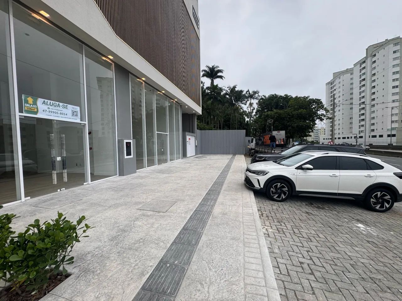 Sala Comercial - Avenida - Itapema - Excelente localização e estacionamento - Foto 3