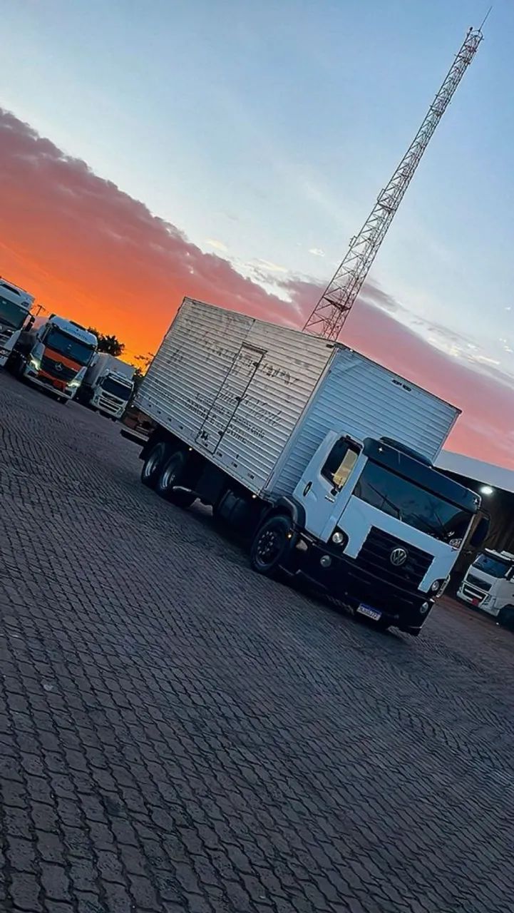 Caminhão Truck Baú 24-250 2011/11 - Foto 6