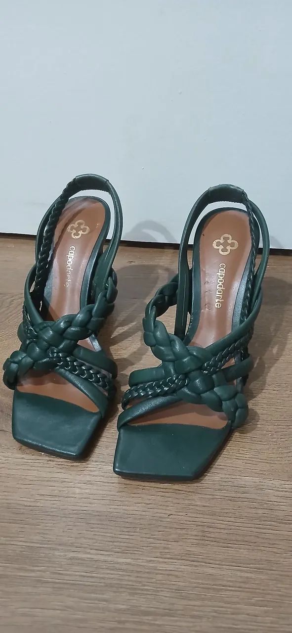 Sandália Capodarte nova