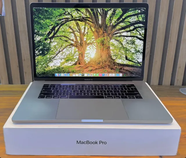 MacBook Pro 13 2020 i5 16GB 512GB Retina Touch Bar - Notebooks