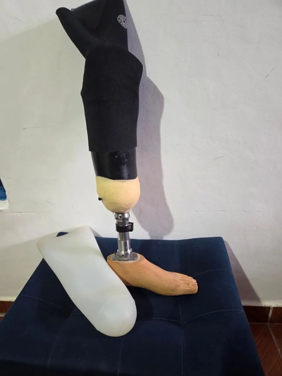 Prótese completa perna esquerda + dois encaixes