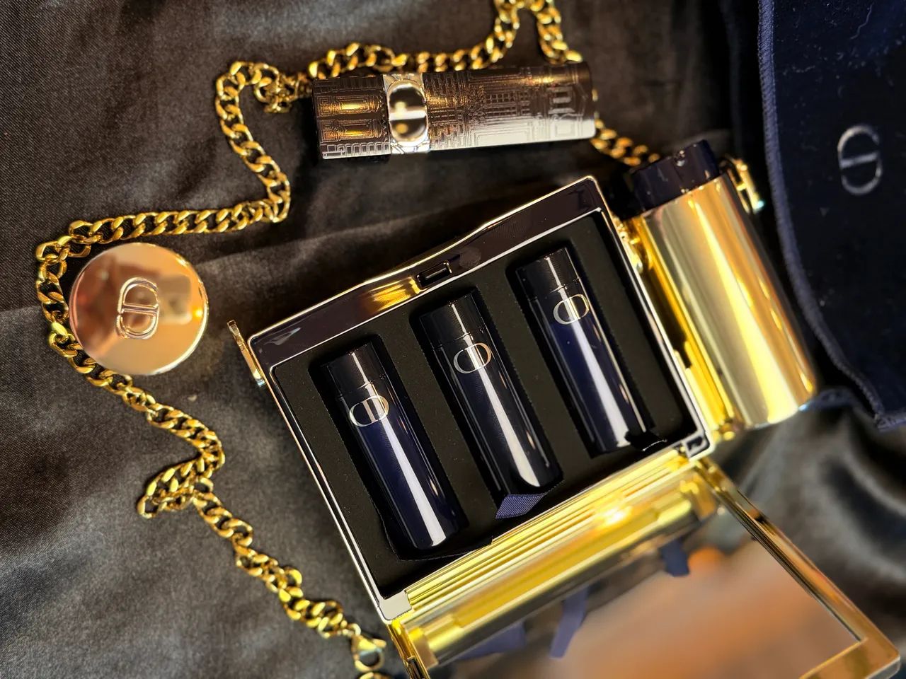 KIT EXCLUSIVO DIOR BOLSA + 4 BATONS - Foto 3