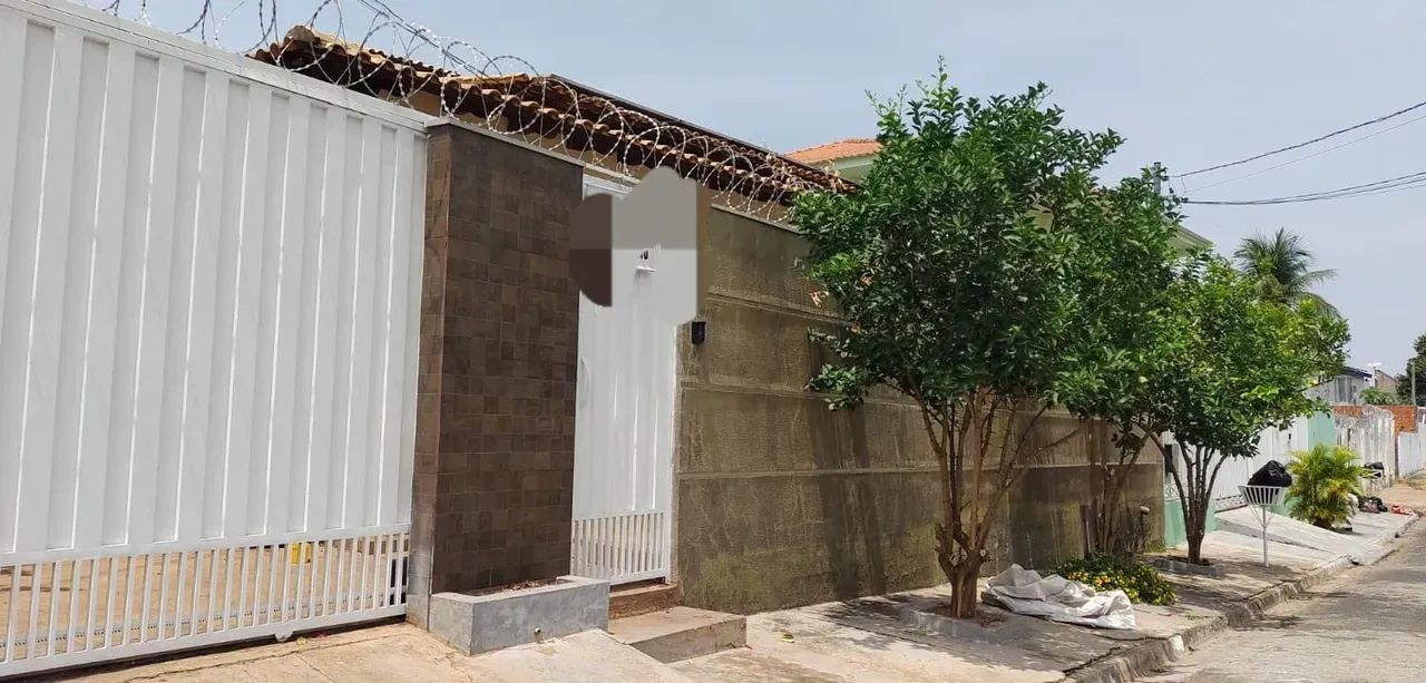 Casa térrea para alugar com 2 quartos sendo 2 suíte e armários planejados bairro Jardim Ca