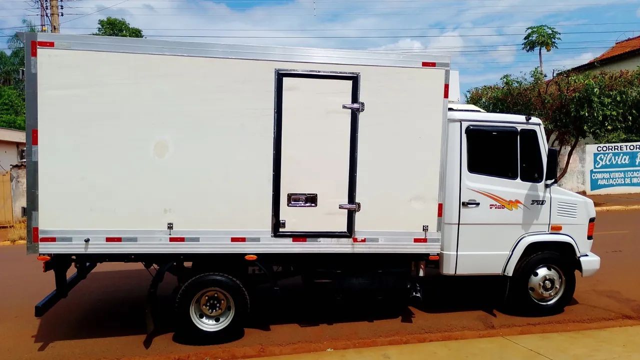MB 710 PLUS - 2006 - BAÚ REFRIGERADO  - Foto 3