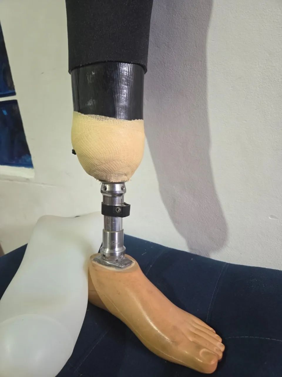 Prótese completa perna esquerda + dois encaixes - Foto 5