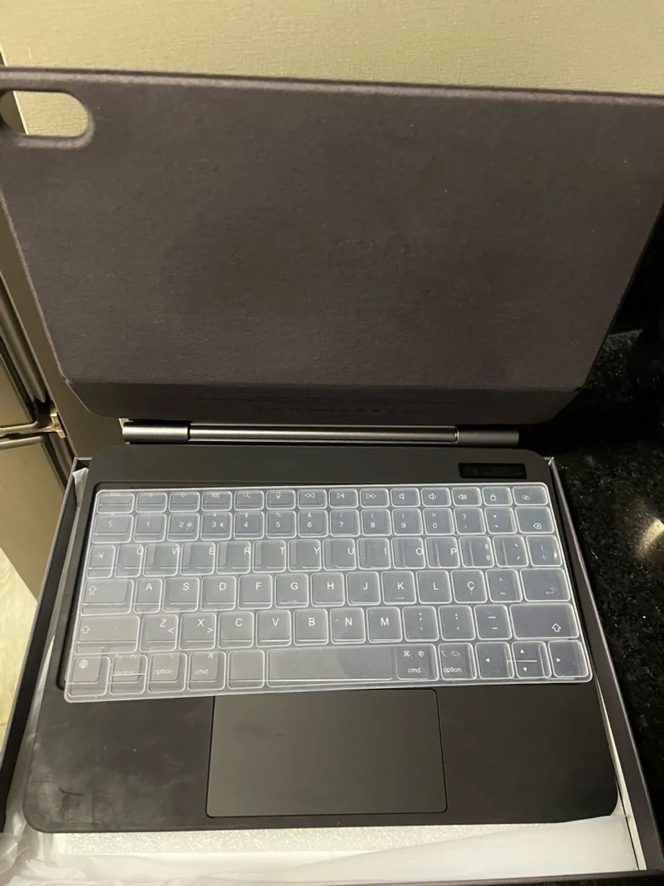 Capa com Teclado Bluetooth Bettdow A1931 -Preta - Foto 3