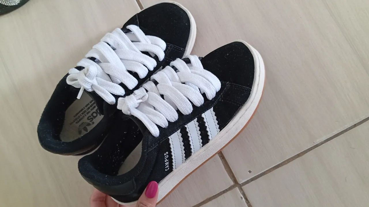 Tênis Adidas 