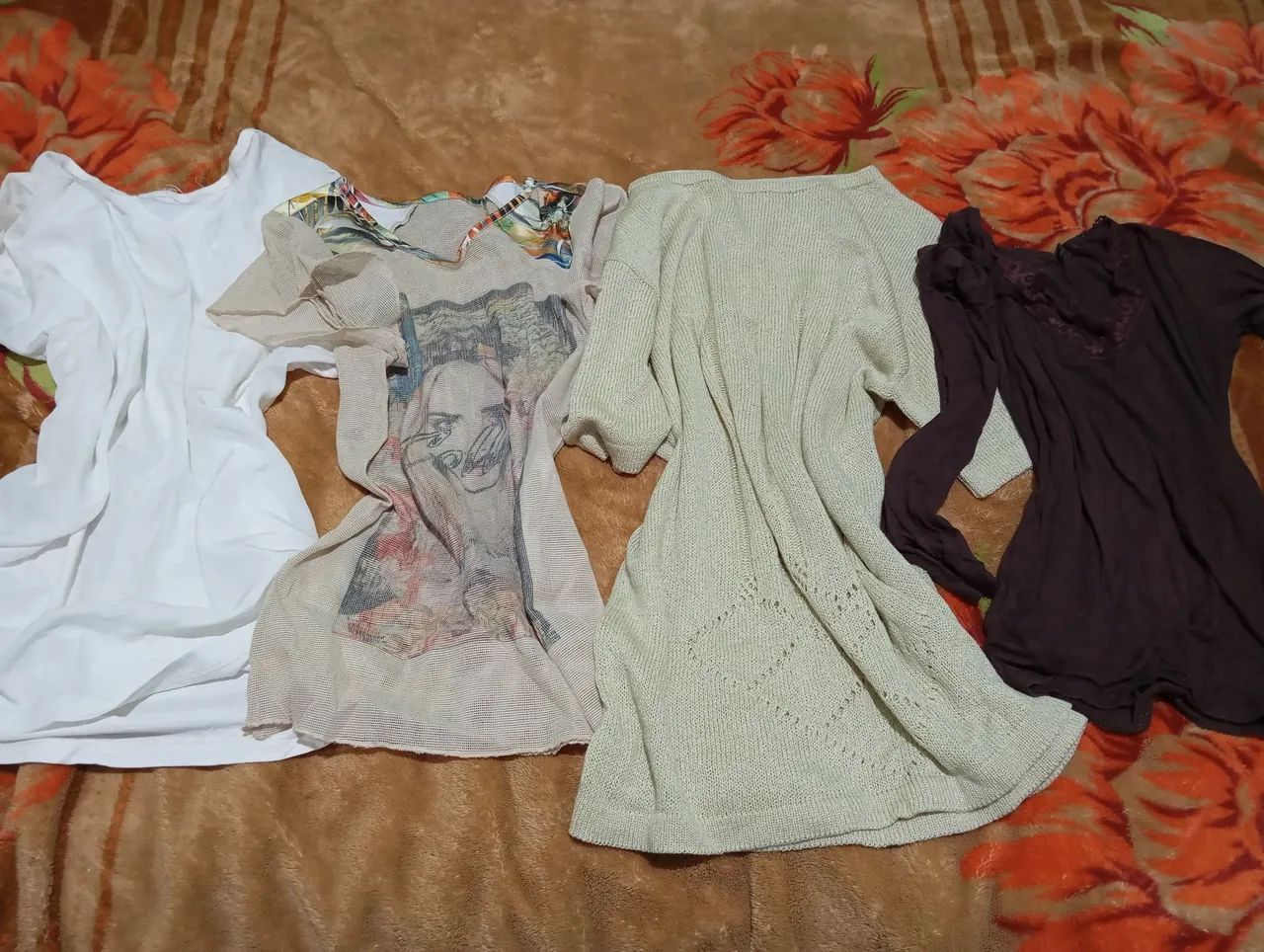 Lote de roupas para brechó com 50 peças  - Foto 3