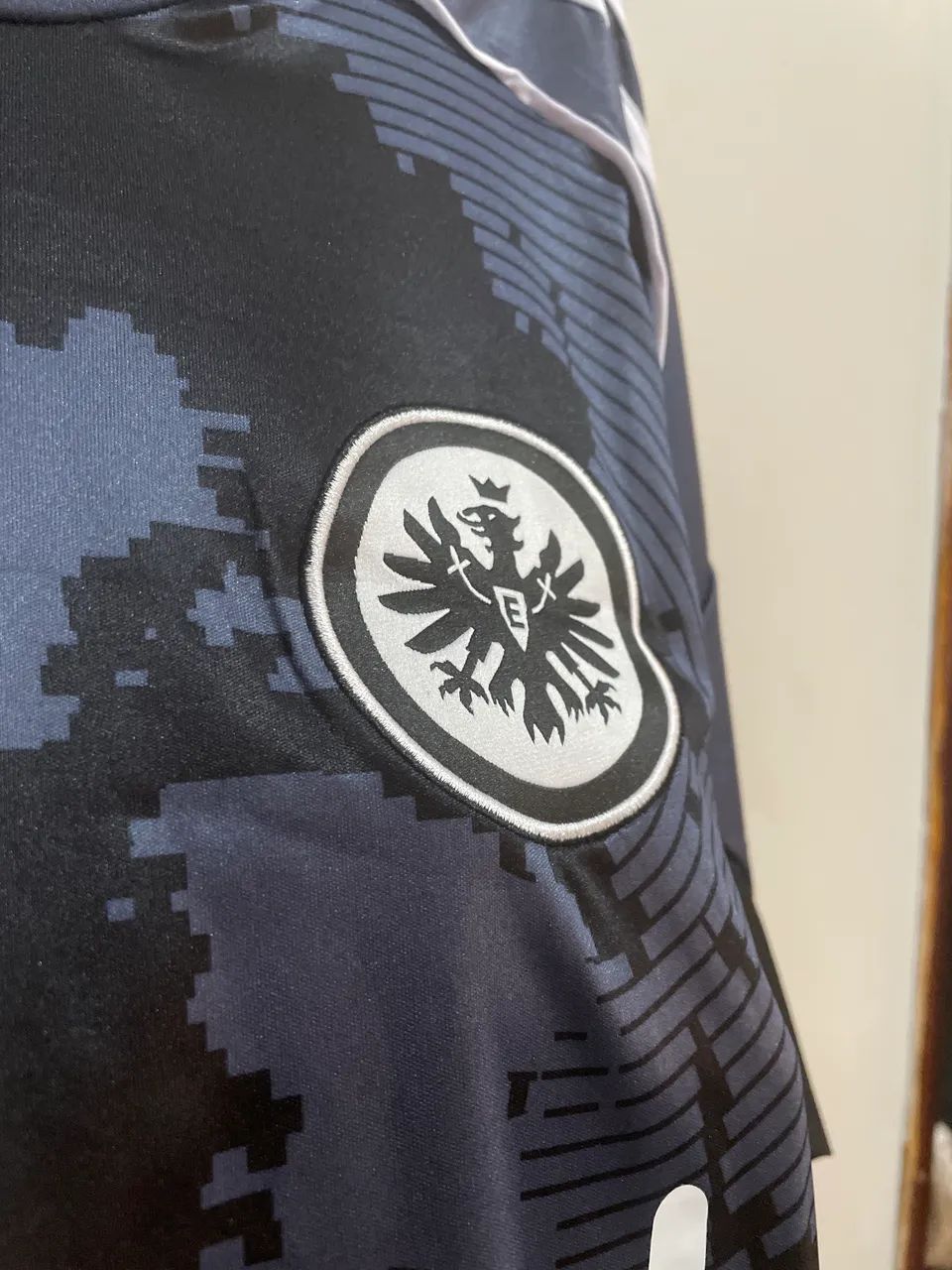 Camisa Eintracht Frankfurt 2025 - Foto 3