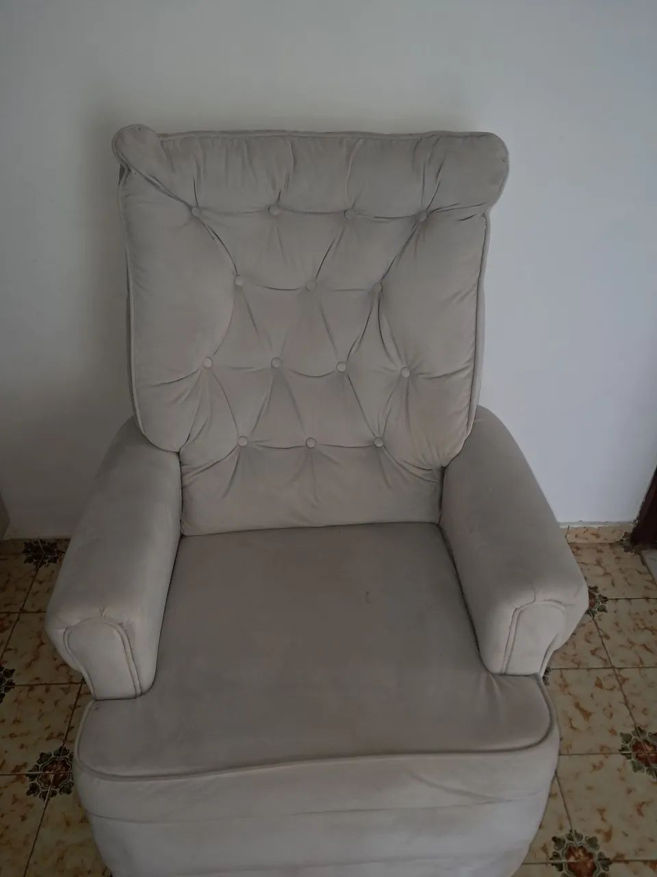 Poltrona acolchoada cinza usada  - Foto 3