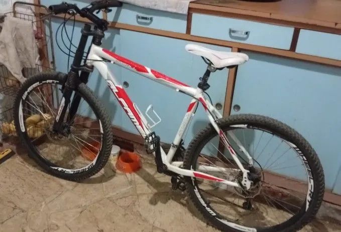 Vendo bicicleta aro 26 semi nova  - Foto 2