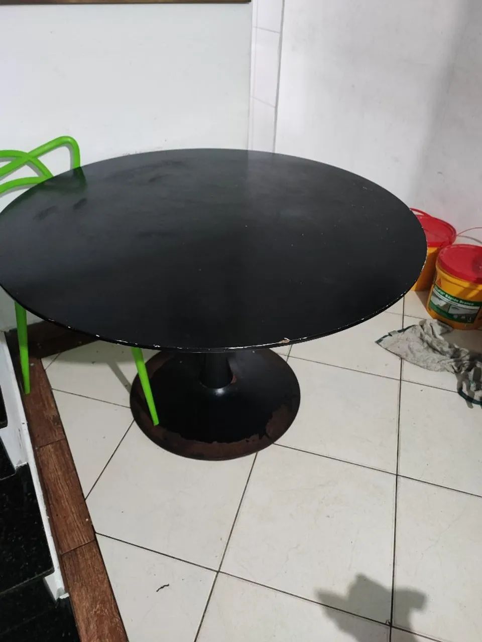 Black Round Table64962185930881120