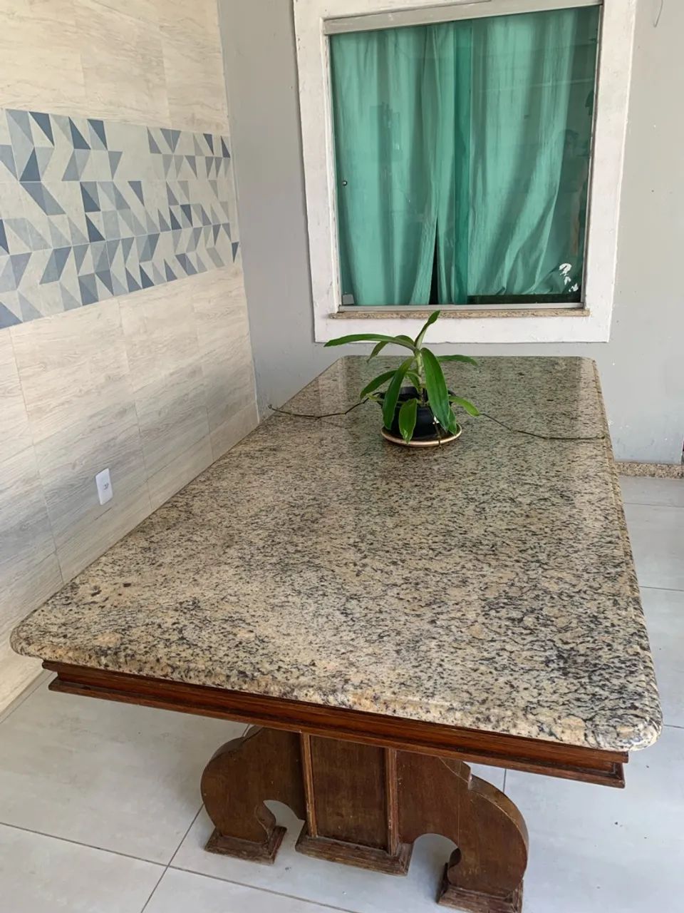 Mesa de Madeira Maciça / tampo de granito ( colonial)