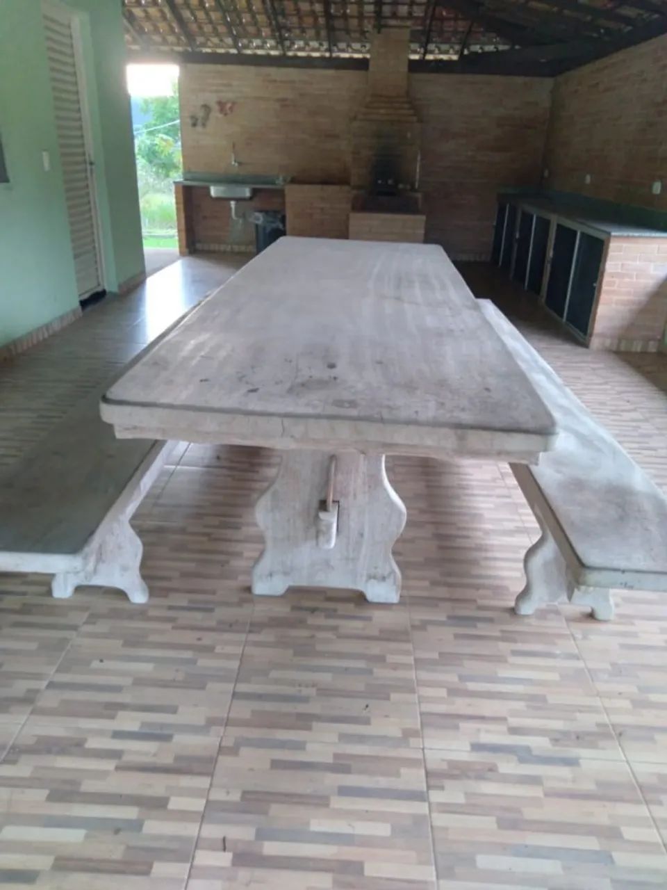 mesa de madeira de lei