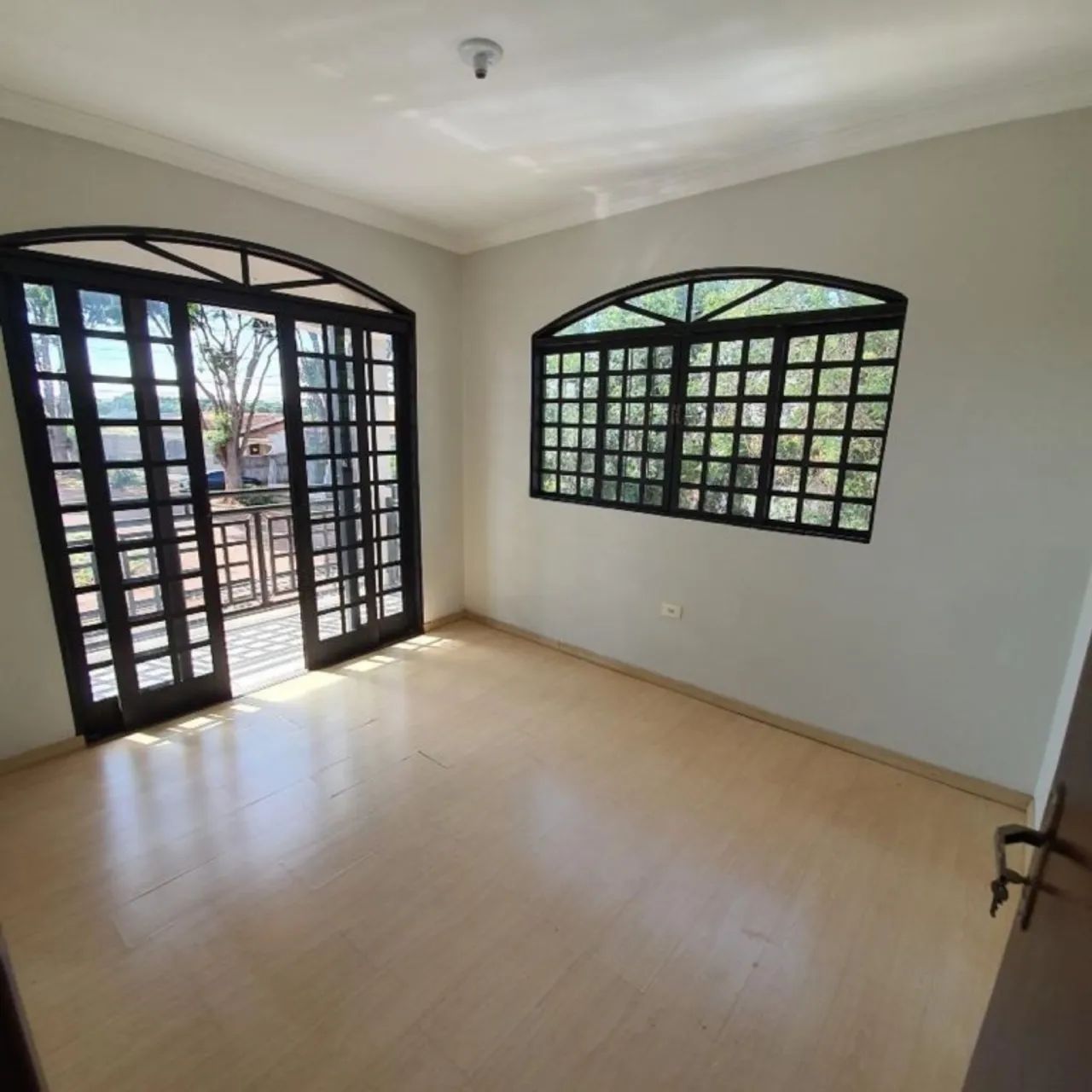 Sobrado com 4 quartos para alugar por R$ 3400.00, 188.00 m2 - ZONA 08 - MARINGA/PR - Foto 9