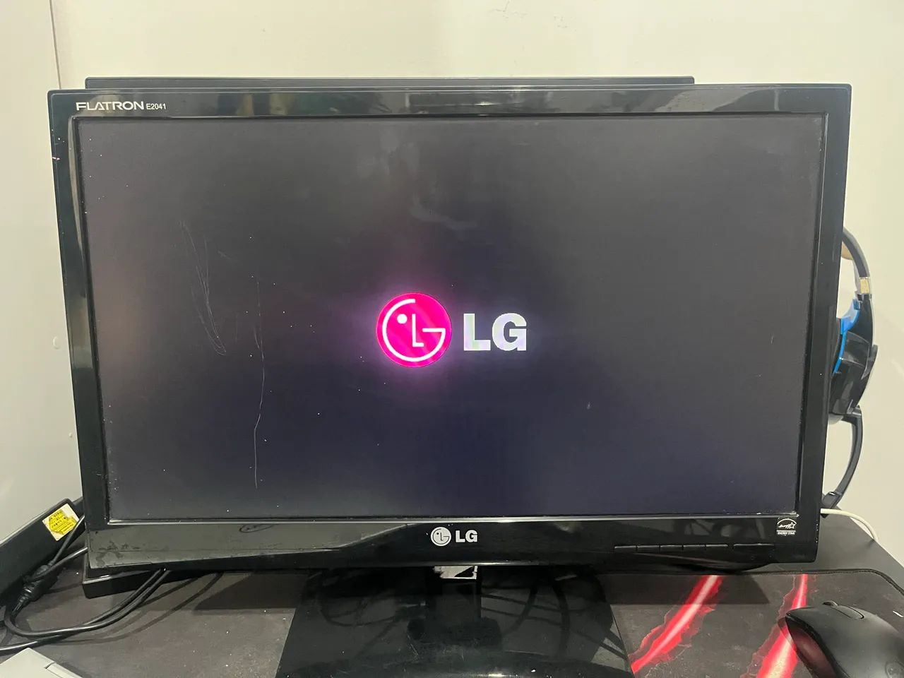 LG Flatron E2041 LED, 20 polegadas