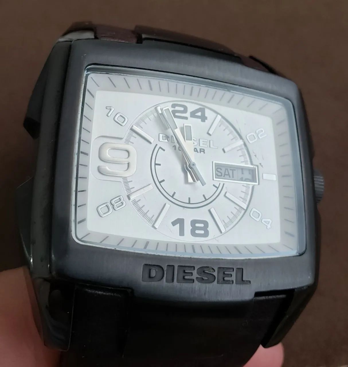 Relógio com Pulseira de Couro Marrom da Marca Diesel