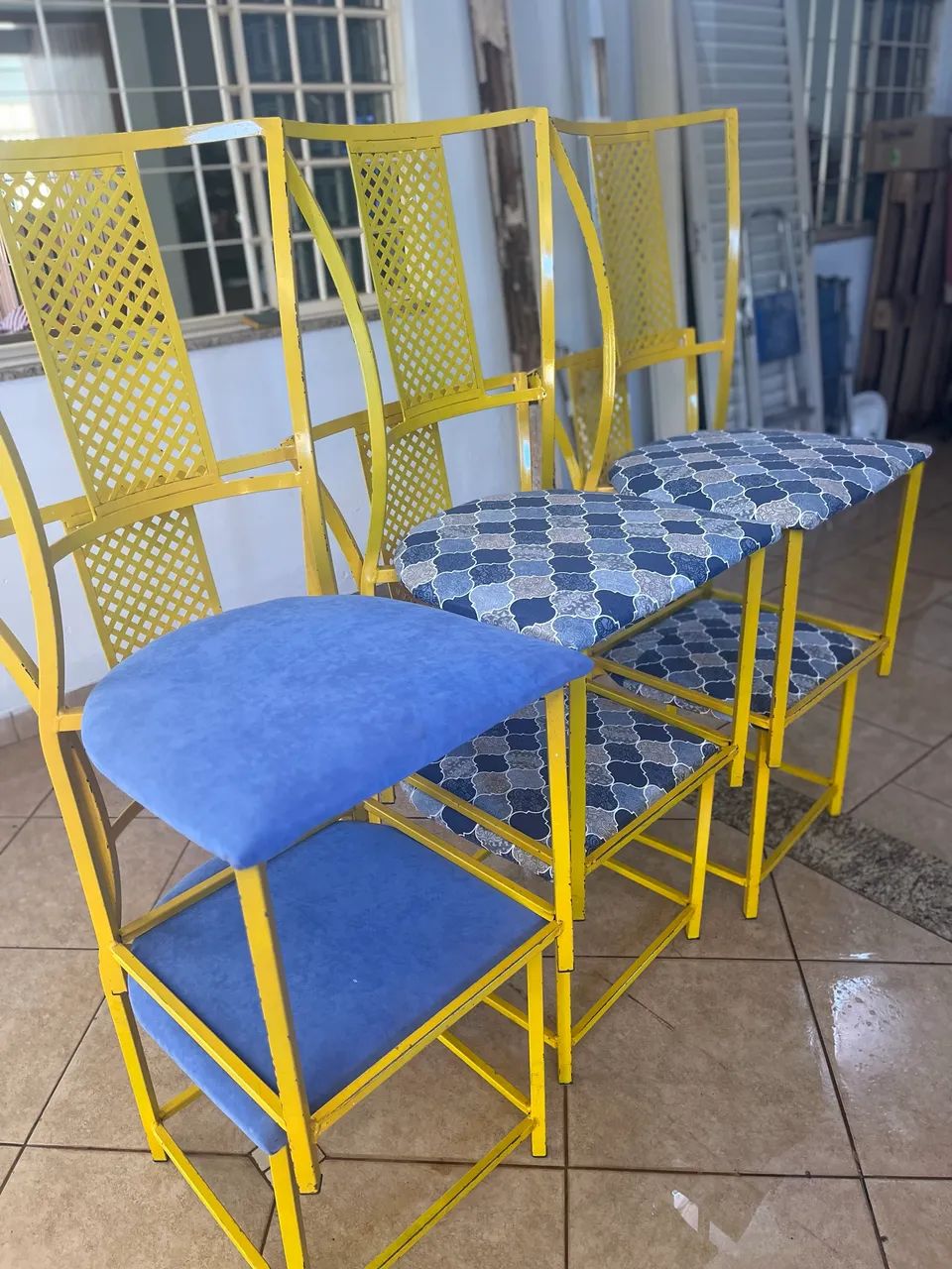 MESA COM CADEIRAS DE FERRO - Foto 3