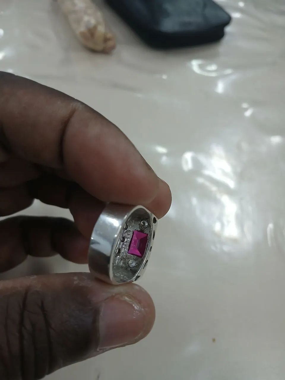 Vendo este anel de prata 