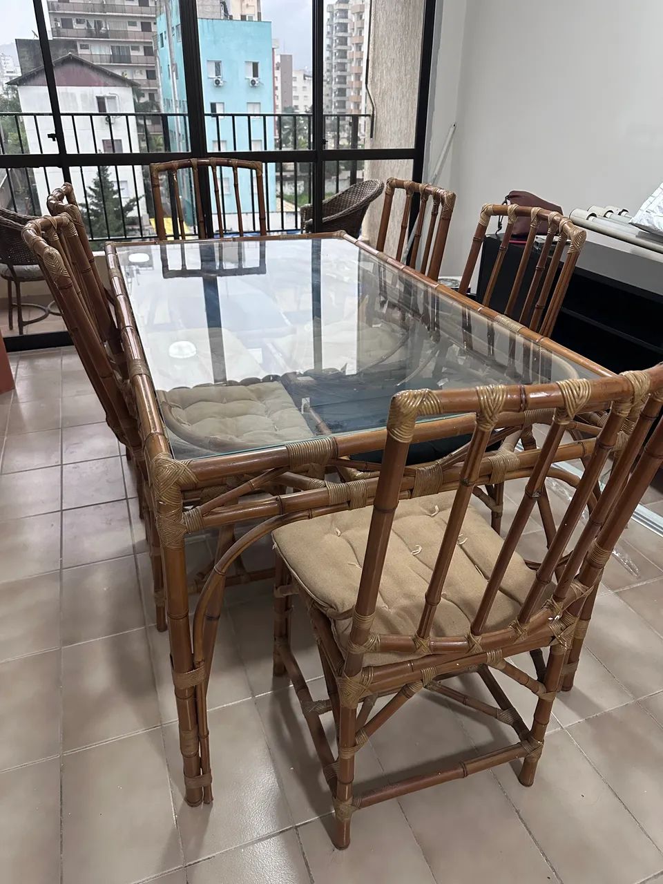 Conjunto de mesa com 6 cadeiras  - Foto 2