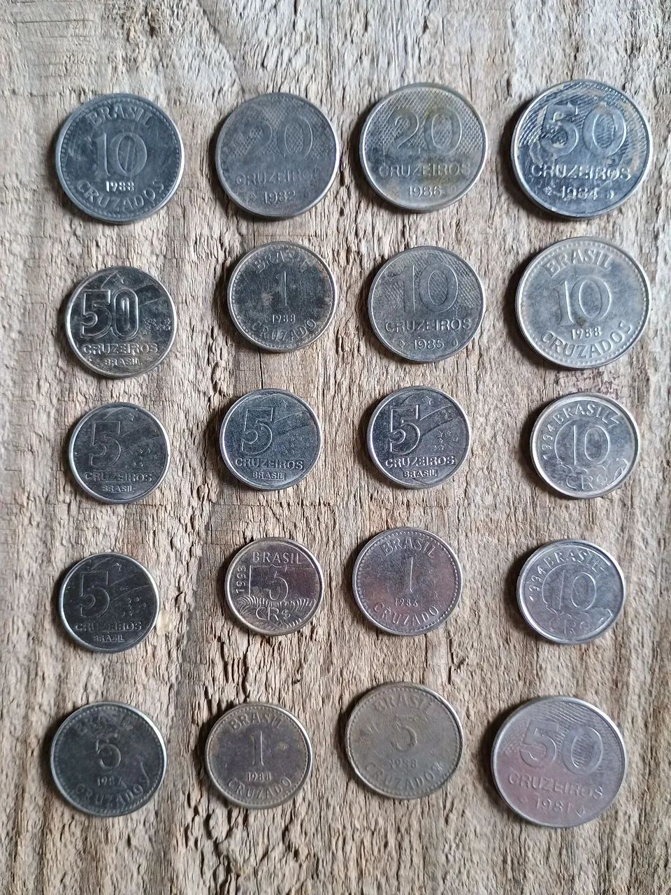 Moedas antigas lote com 60 moedas  - Foto 2