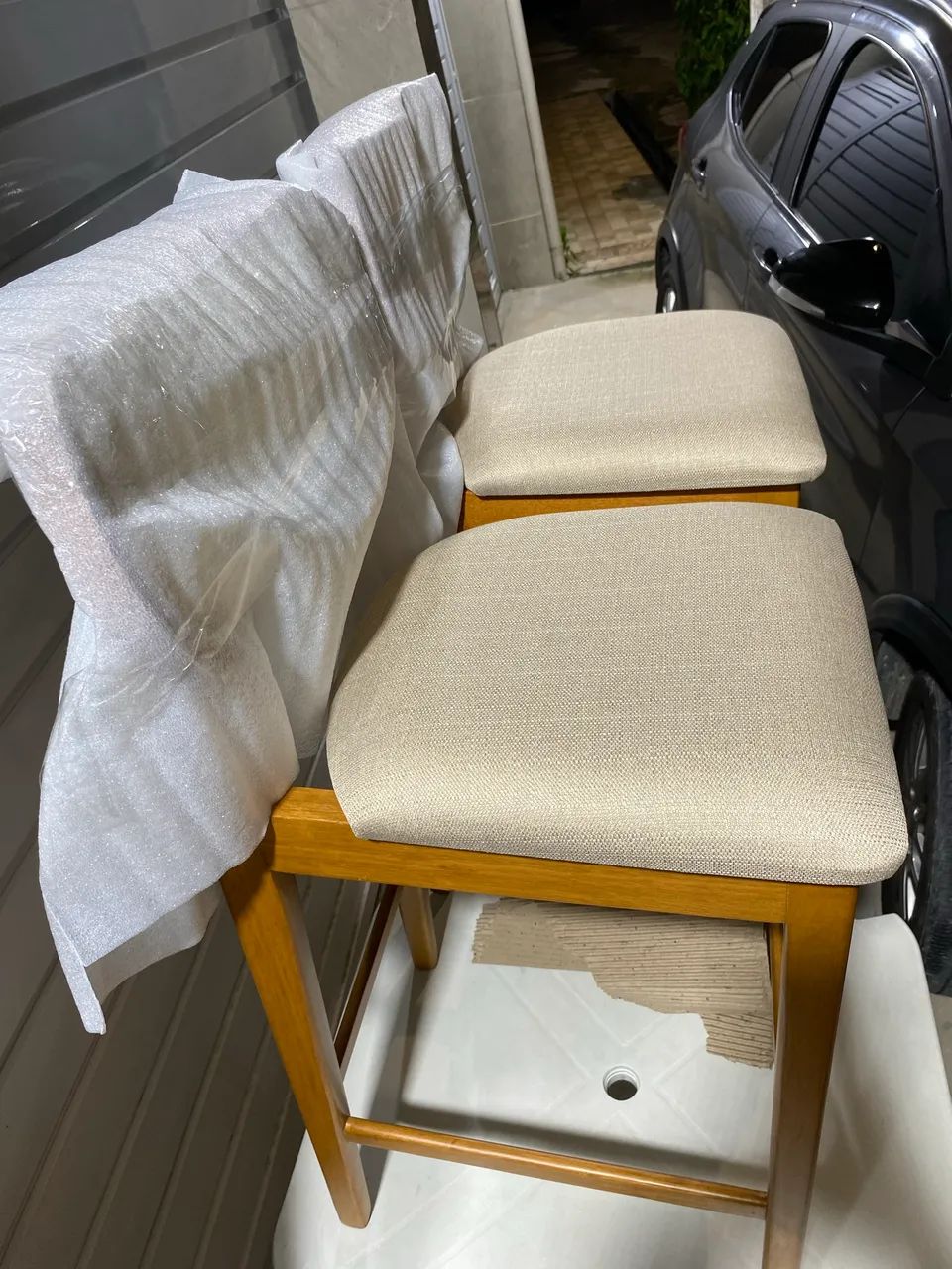 VENDE-SE  2 BANQUETAS  DE MADEIRA MACIÇA ( AINDA NA CAIXA). - Foto 5
