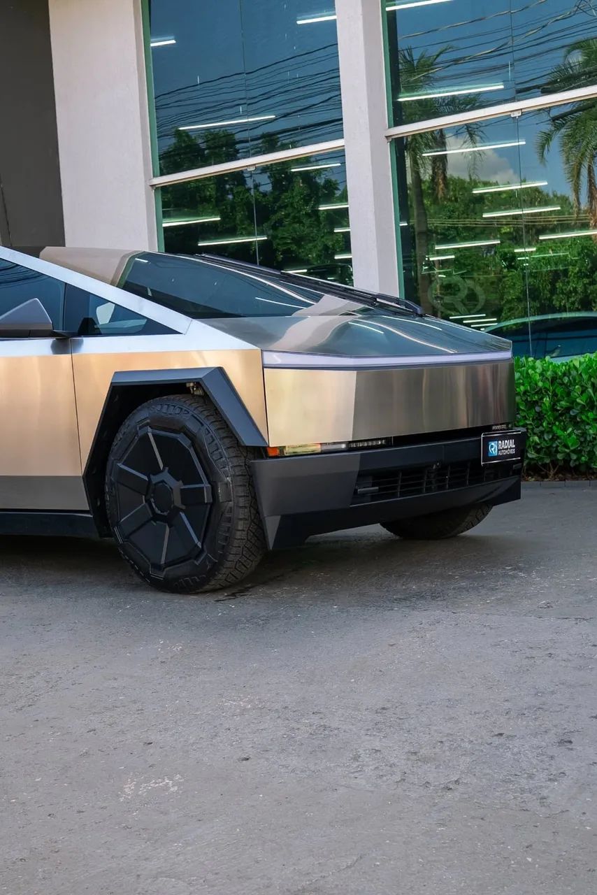 Tesla Cybertruck Foundation, foto 3 de 17