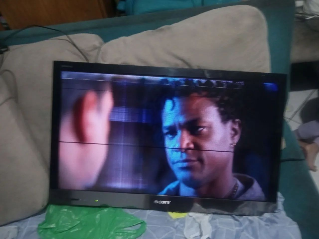 Tv Sony LCD com marcas de uso - Foto 2