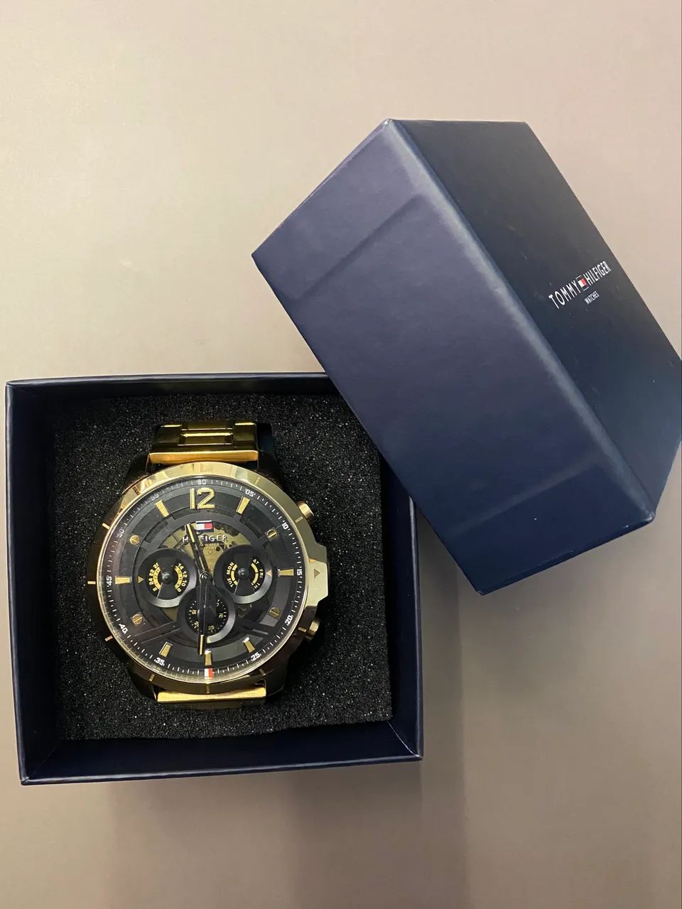Relógio Tommy Hilfiger Dourado - Foto 2