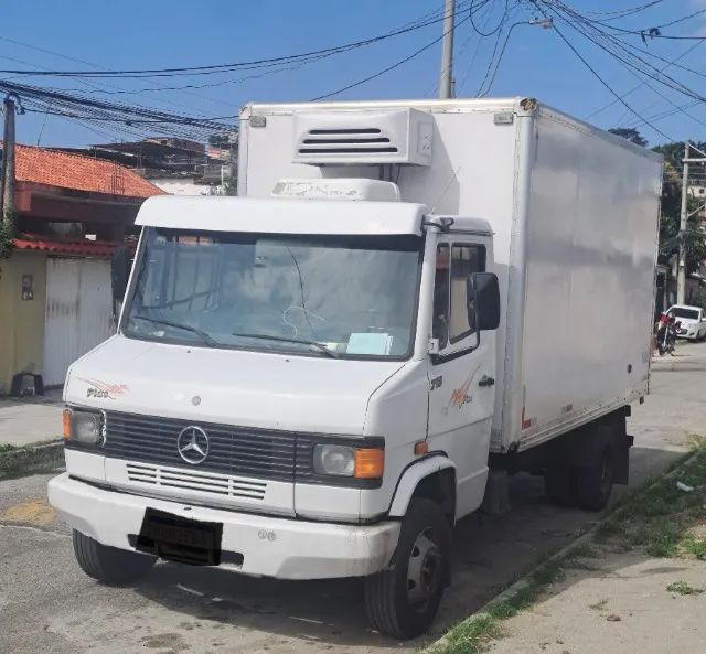 MB 710 PLUS REFRIGERADO 2004