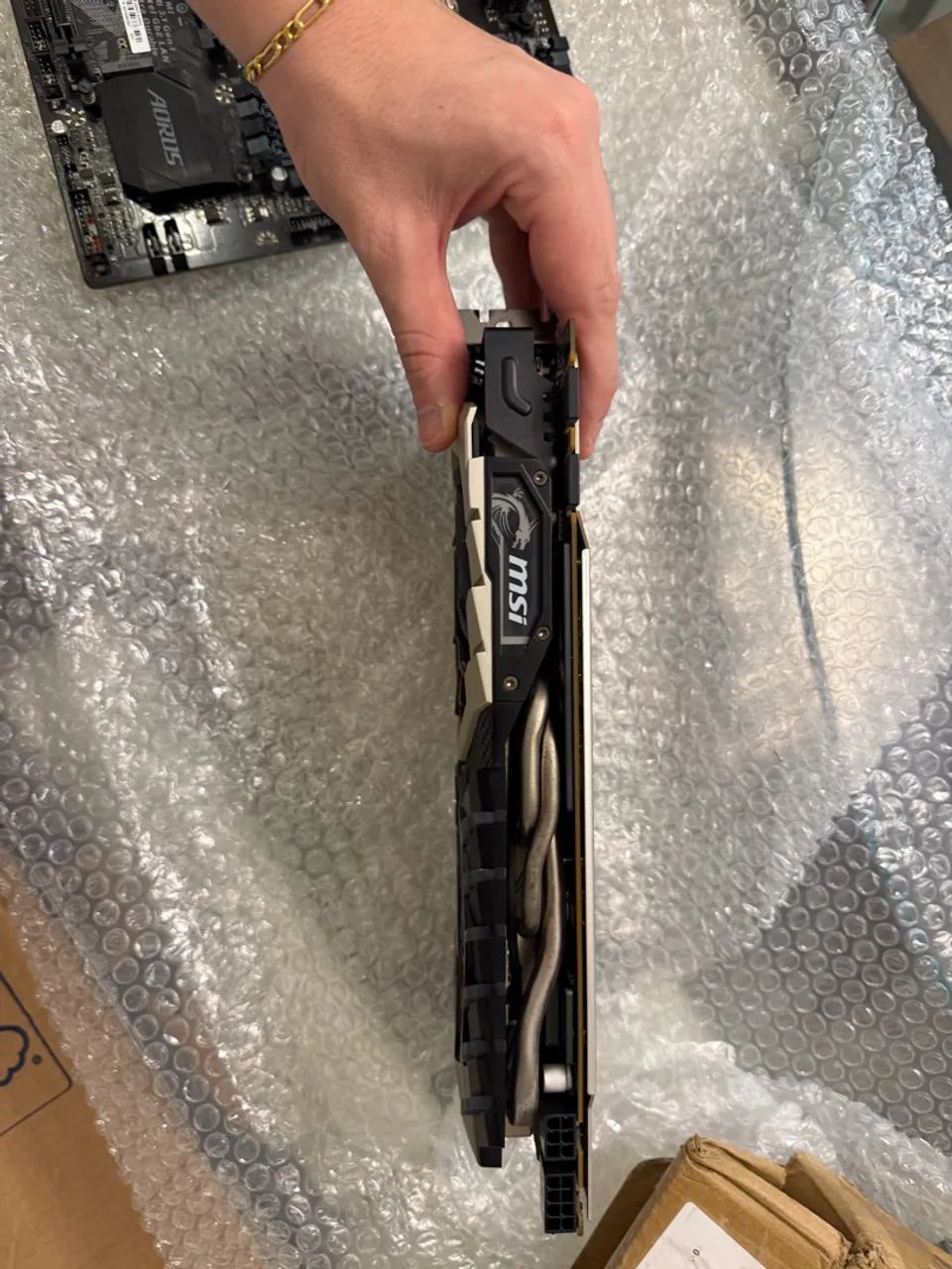 GTX 1070 Ti TITANIUM MSI - Foto 2