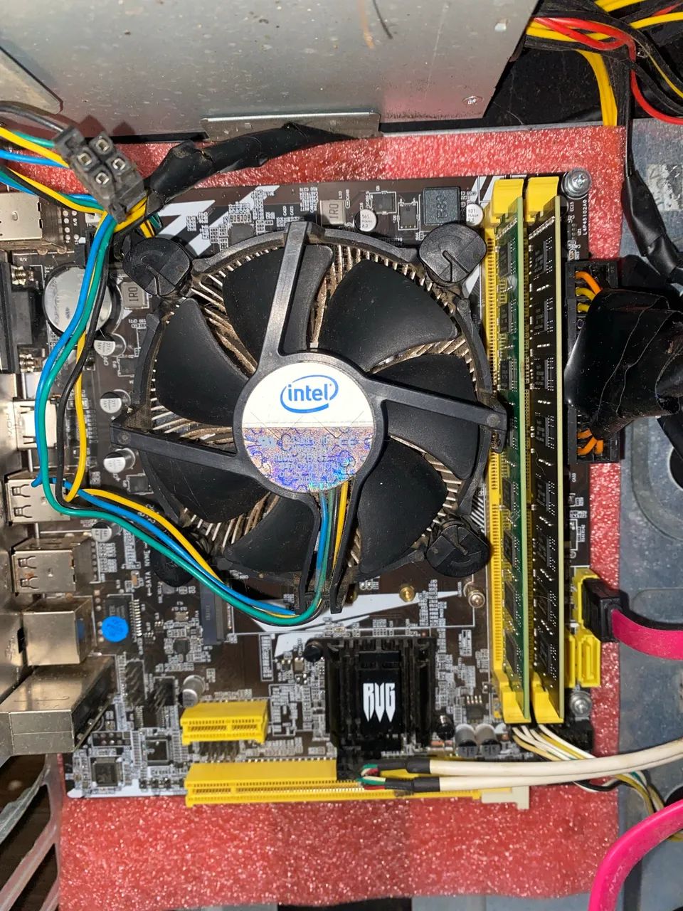 PC Intel H61 com Xeon + Placa de Vídeo 4GB 
