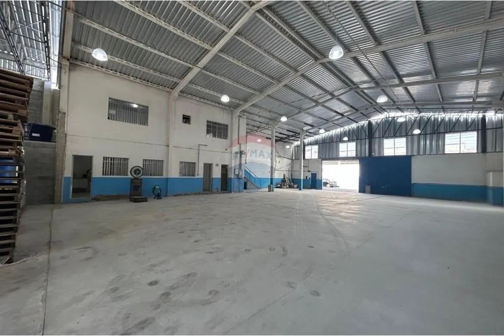 Galpão Industrial 850m2 em Mauá: Ótimo Preço e Excelência!