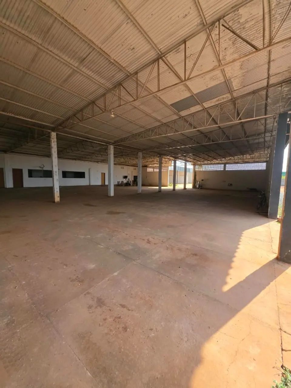 Terreno de 8200m2, com barracão de aproximadamente 1200m2 de área construida. - Foto 2
