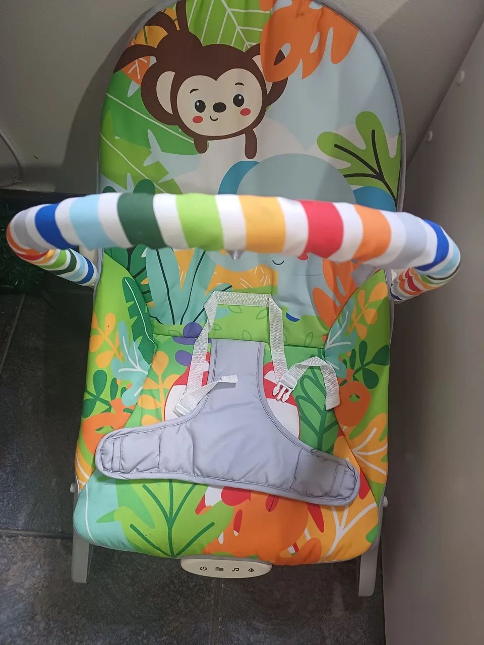 Carrinho com bebê conforto e cadeirinha de balanço  - Foto 2