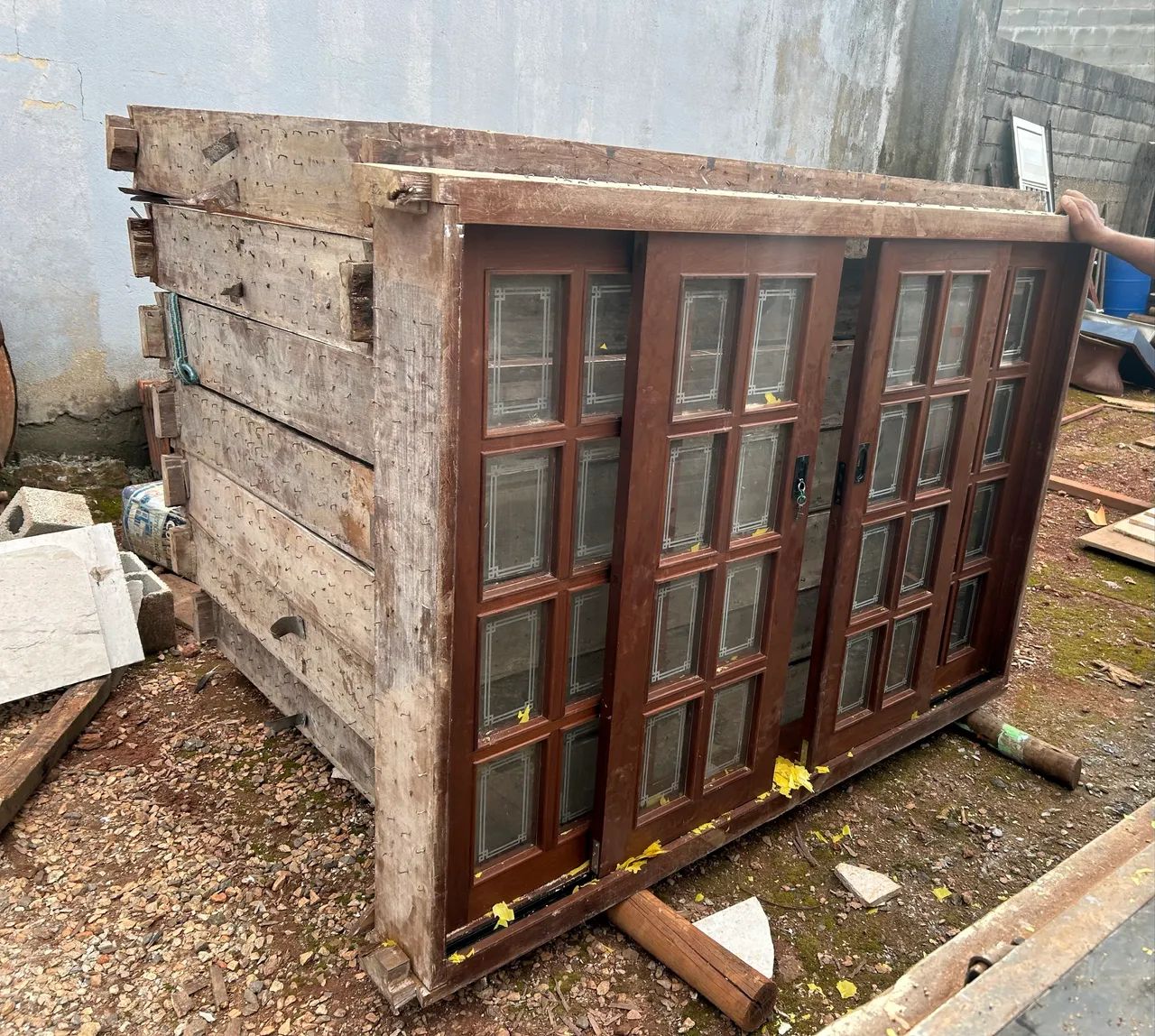Vendo portas e janelas madeira maciça  - Foto 4