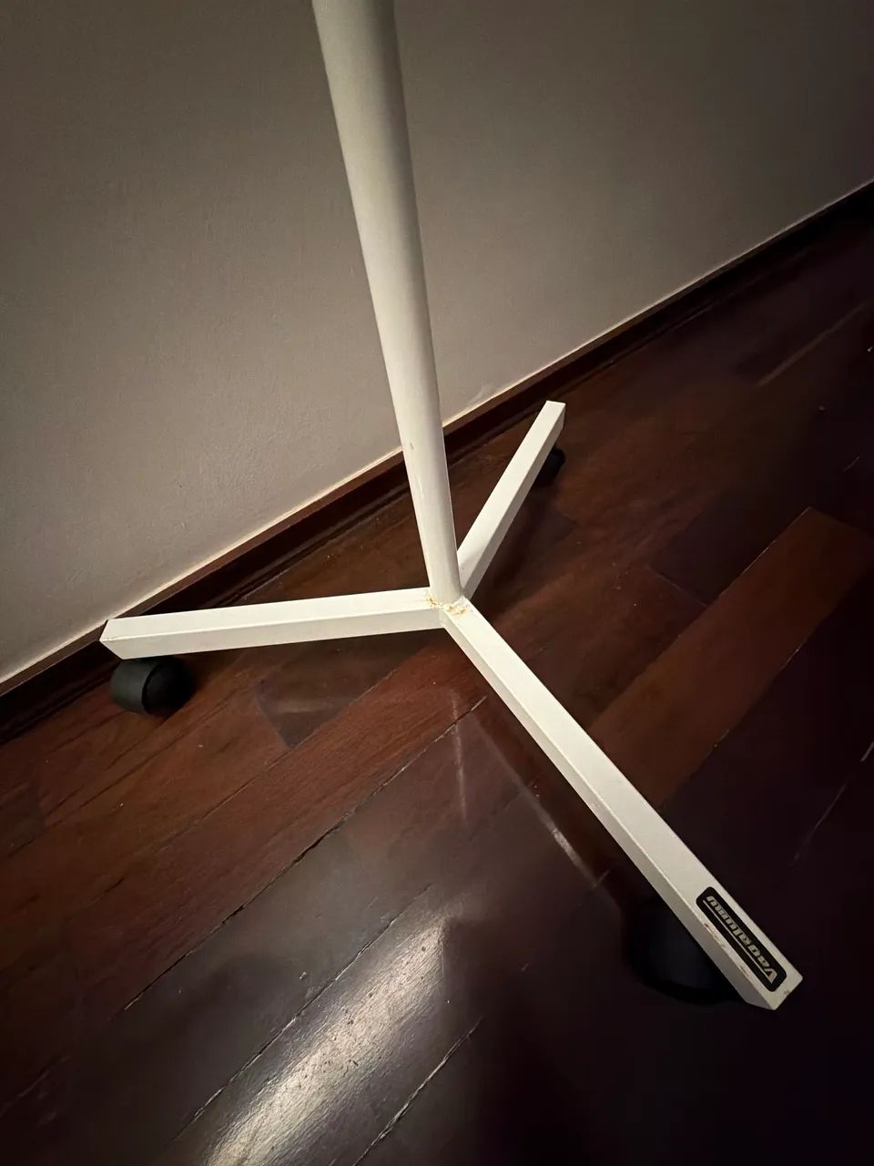 Suporte para soro com rodinhas - Foto 2