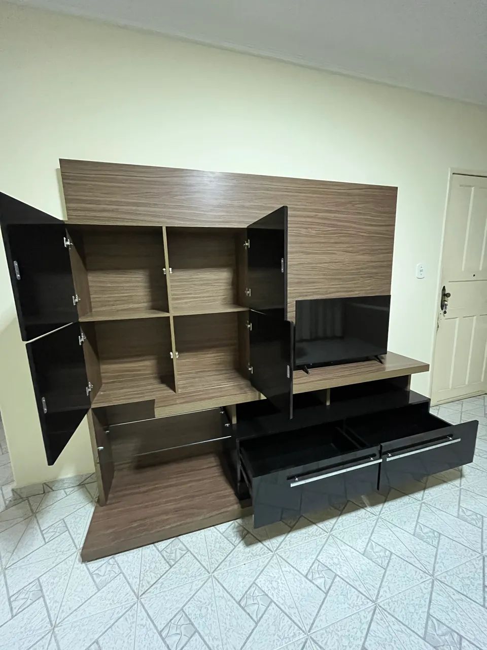 Painel para TV com Rack e Armário Excelente Estado - Foto 2