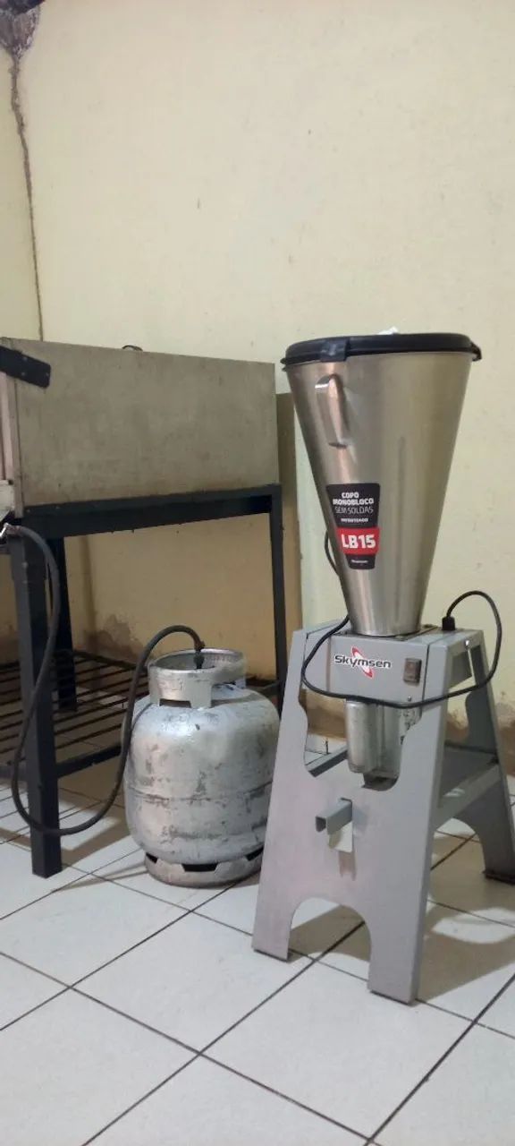 Vendo maquinários para bolaria ou padaria 