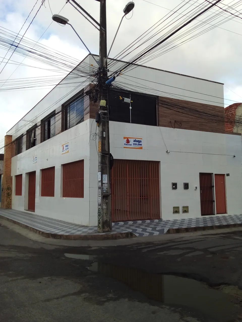 TRANQUEDO NEVES - Rua Do Marfim, 17, aproximadamente 210m², loja ampla de esquina, com 4 b