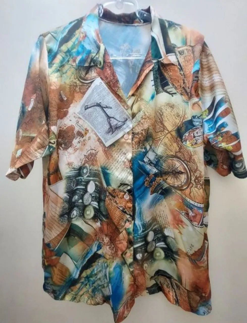 Camisa feminina de charmeuse de seda com manga curta estampada - Foto 2