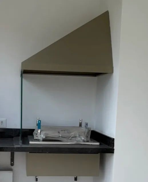 Kit churrasqueira completo c coifa sem uso